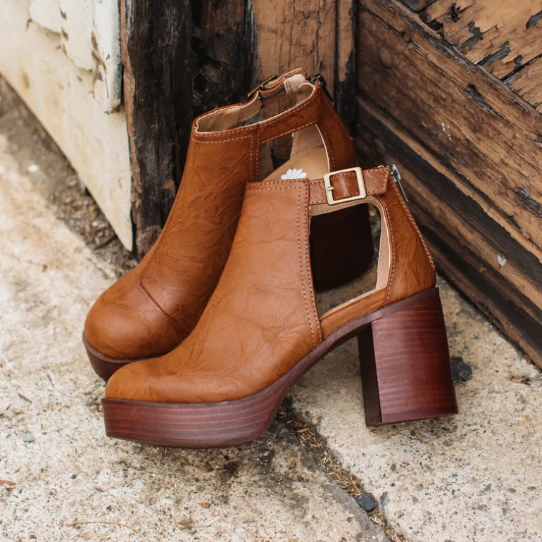 Linea Platform Clog