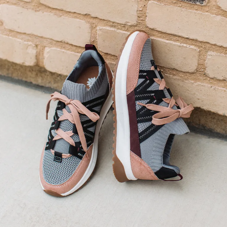 Rocco Knit Trainer