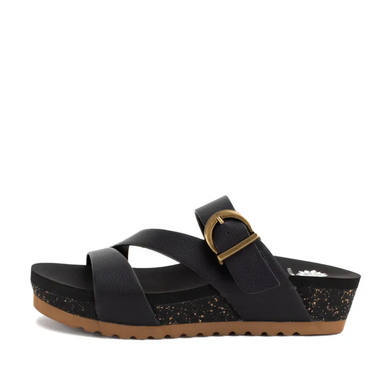 Rosette Flatform Sandal